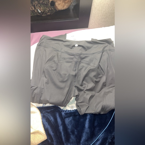 Lululemon, - Picture 2 of 2